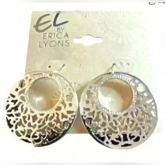 Silver circle earrings - Picture 3 of 3